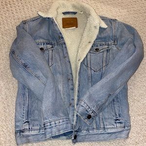 levi’s sherpa trucker jacket